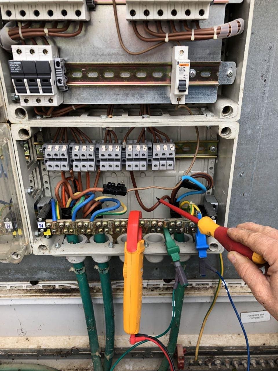 התקנת תאורה מודרנית